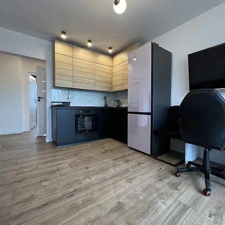 Max * Ζεστοκόβα